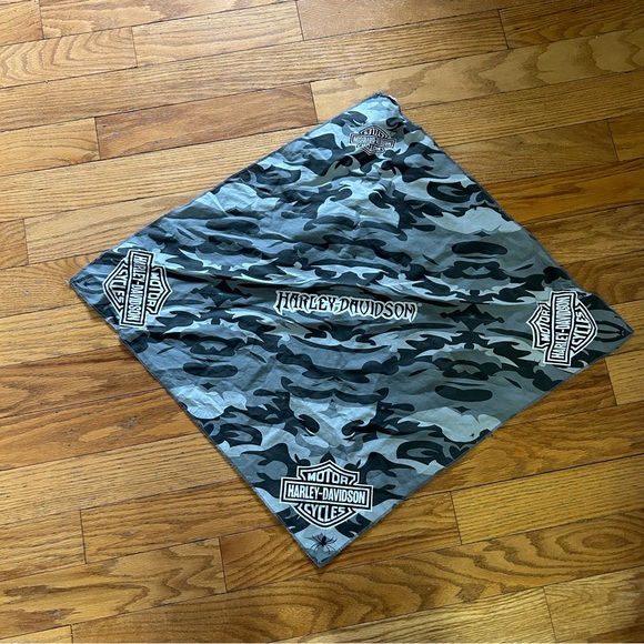 Harley Davidson Bandanna with very cool spider 🕷️ detail & graphics - Picture 4 of 16